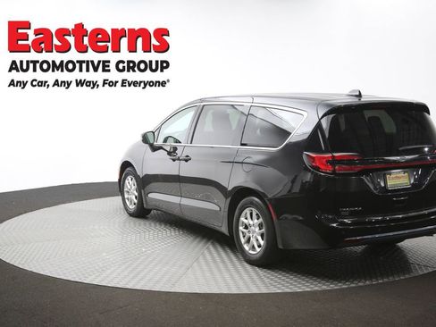 Used 2023 Chrysler Pacifica Touring-L FWD image 65