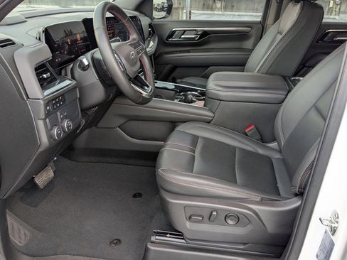 Used 2025 Chevrolet Suburban RST RWD image 15