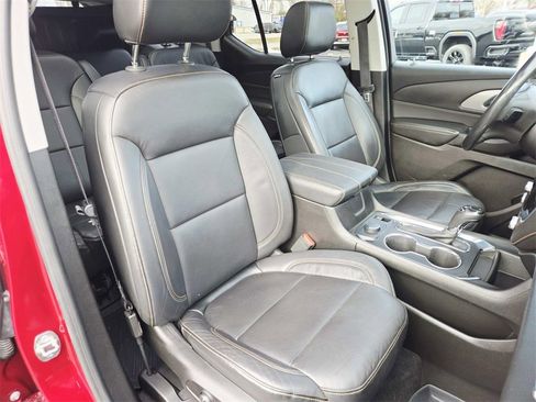 Used 2018 Chevrolet Traverse LT image 18