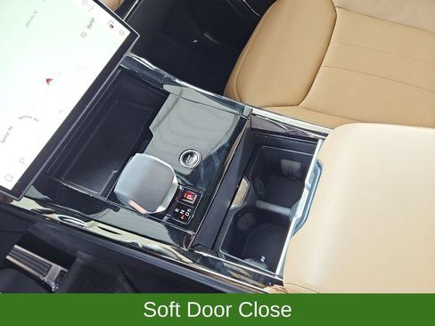 Used 2025 Land Rover Range Rover Sport SE AWD/4WD image 19