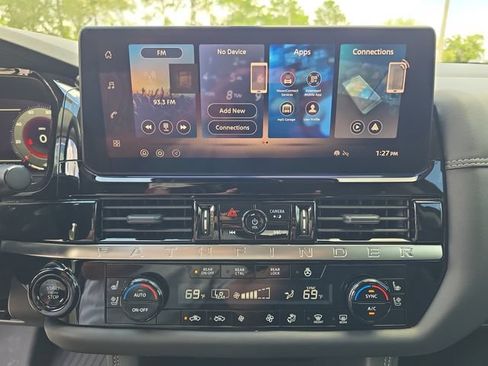 Used 2026 Nissan Pathfinder Platinum FWD image 18