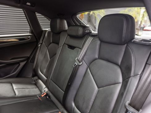 Certified 2023 Porsche Macan AWD/4WD image 16