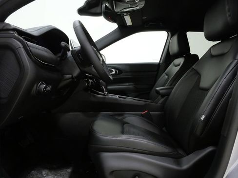 New 2026 Jeep Compass Latitude image 11