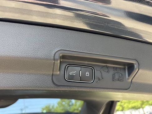 Used 2023 Ford Explorer XLT AWD/4WD image 9