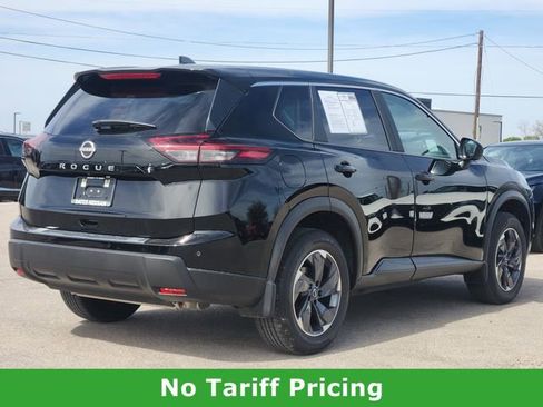 Certified 2025 Nissan Rogue SV image 4