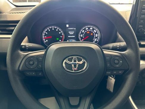 Used 2022 Toyota RAV4 LE AWD/4WD image 9