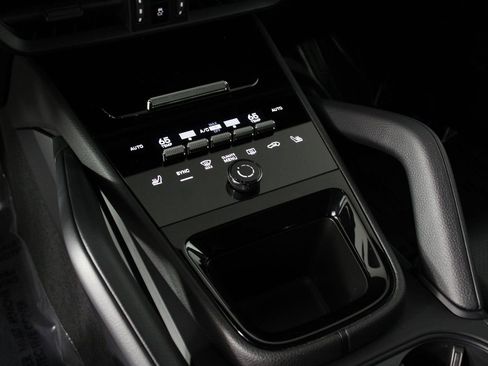 Certified 2025 Porsche Cayenne image 18