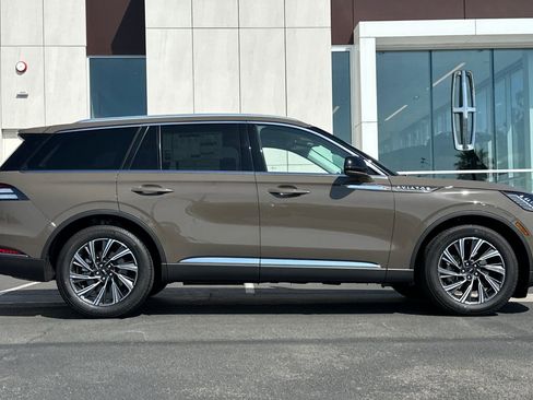 New 2026 Lincoln Aviator 2WD image 2