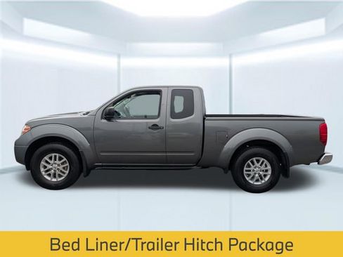 Used 2019 Nissan Frontier SV image 2