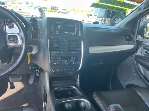 Used 2016 Dodge Grand Caravan R/T FWD image 11