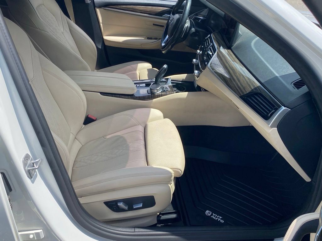 Used 2021 BMW 530i w/ Convenience Package RWD image 15