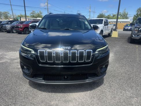 Used 2021 Jeep Cherokee Latitude Plus w/ Sun & Sound Group FWD image 2