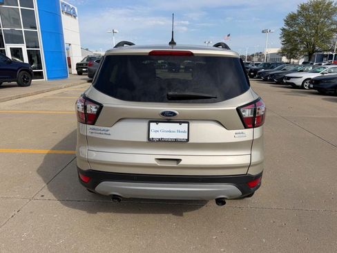 Used 2018 Ford Escape SEL image 3