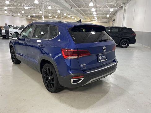 Certified 2023 Volkswagen Taos SE w/ Panoramic Sunroof Package FWD image 6