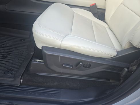 Used 2025 Ford Expedition Platinum image 21