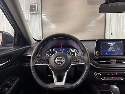 Used 2025 Nissan Altima 2.5 SV FWD image 36