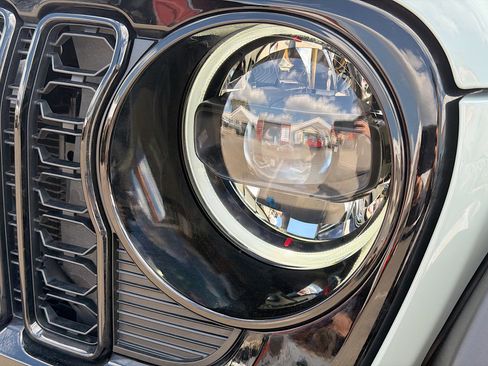 Used 2024 Jeep Wrangler Willys image 9