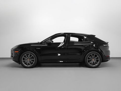 Certified 2024 Porsche Cayenne Turbo AWD/4WD image 2