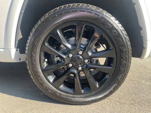 Used 2022 Jeep Grand Cherokee Laredo X AWD/4WD image 10
