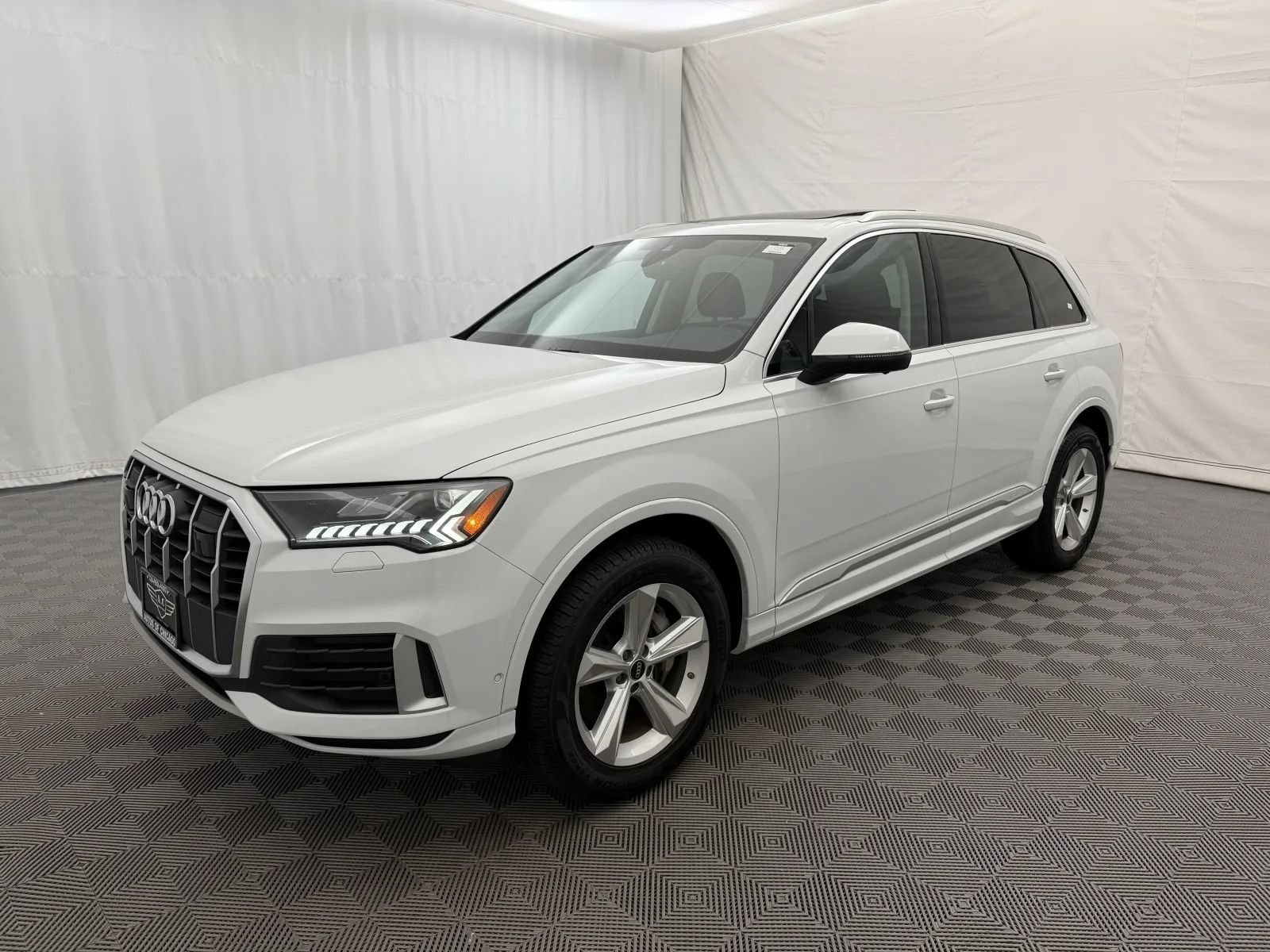 Used 2023 Audi Q7 2.0T Premium Plus w/ Premium Plus Package AWD/4WD image 2