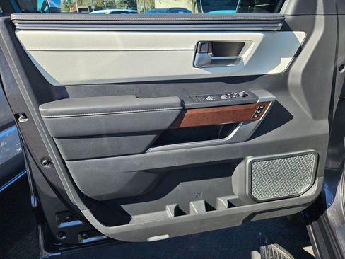 Used 2025 Toyota Sequoia Capstone image 10