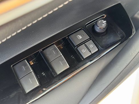 Used 2024 Toyota Corolla SE image 11