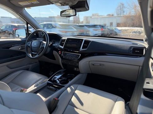 Used 2017 Honda Pilot Touring image 17