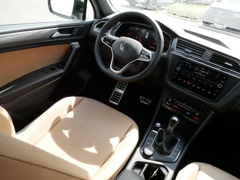 Certified 2023 Volkswagen Tiguan SE R-Line AWD/4WD image 9