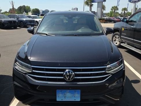 Used 2024 Volkswagen Tiguan SE image 9