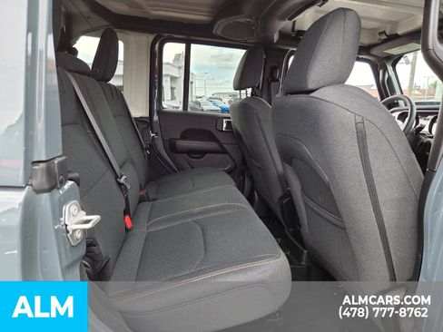 Used 2025 Jeep Wrangler Unlimited Sahara AWD/4WD image 17