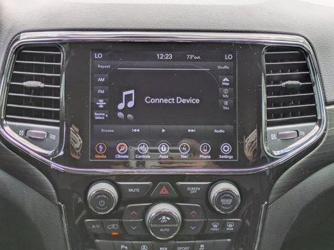 Used 2021 Jeep Grand Cherokee Laredo X image 18