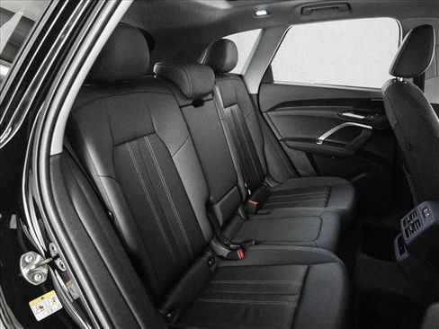 Certified 2025 Audi Q5 Premium w/ Convenience Package AWD/4WD image 21