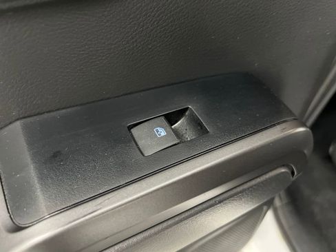 Used 2023 Toyota Tacoma TRD Off-Road image 16