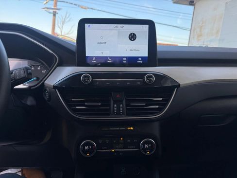 Used 2021 Ford Escape SE image 26