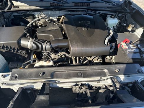 Used 2021 Toyota Tacoma TRD Off-Road image 23