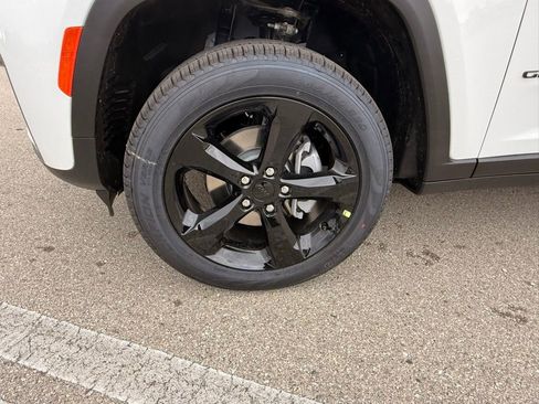 New 2026 Jeep Grand Cherokee Limited w/ Limited Altitude Package AWD/4WD image 32