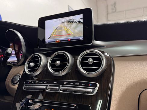 Used 2017 Mercedes-Benz GLC 300 image 10