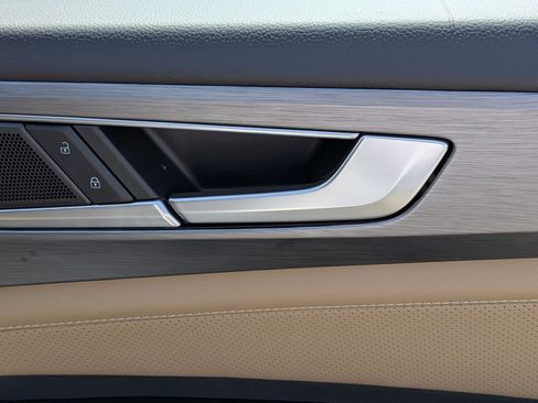 Used 2025 Volkswagen Atlas Cross Sport SE image 34