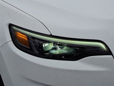 Used 2019 Jeep Cherokee Limited image 9