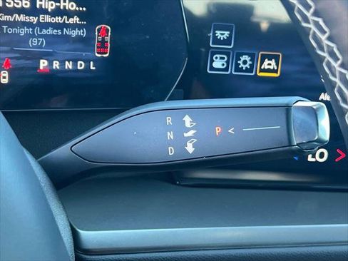 Used 2025 Chevrolet Traverse LT image 25