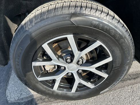 Used 2024 Jeep Grand Cherokee L Limited image 9