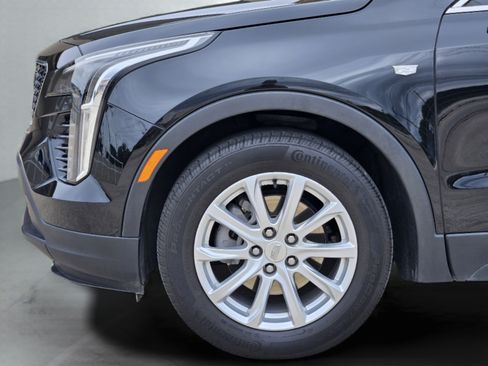 Used 2022 Cadillac XT4 Luxury w/ Cold Weather Package FWD image 32