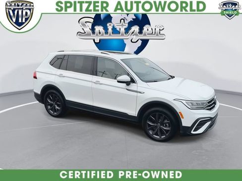 Used 2023 Volkswagen Tiguan SE w/ Panoramic Sunroof Package FWD image 2