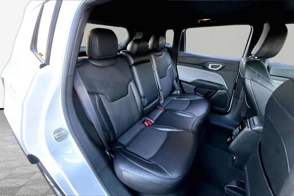 Used 2024 Jeep Compass Latitude AWD/4WD image 19