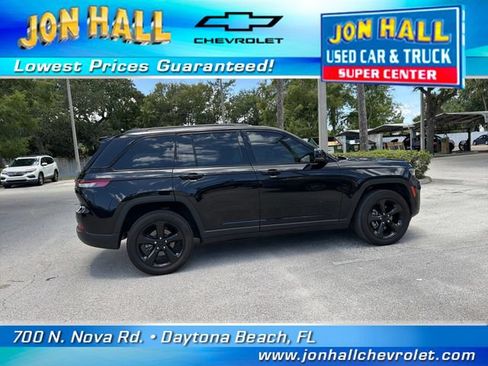 Used 2024 Jeep Grand Cherokee Altitude RWD image 10