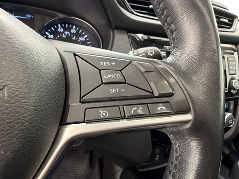 Used 2017 Nissan Rogue SL w/ SL Premium Package FWD image 32