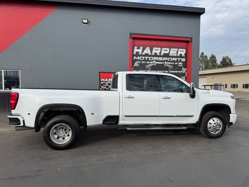 Used 2024 Chevrolet Silverado 3500 High Country w/ Technology Package image 4