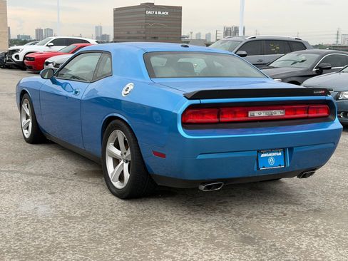 Used 2009 Dodge Challenger SRT8 w/ Spring Special Group RWD image 3
