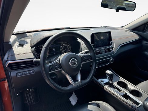 Used 2019 Nissan Altima 2.5 SR w/ SR Premium Package FWD image 11