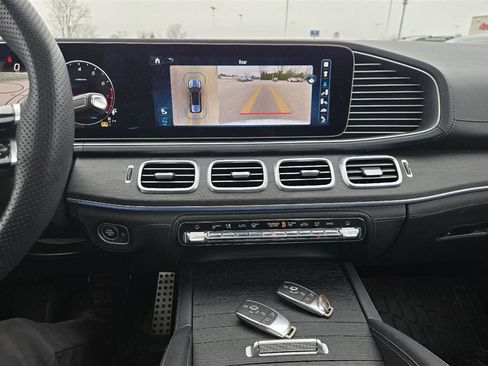 Used 2024 Mercedes-Benz GLS 450 4MATIC image 8